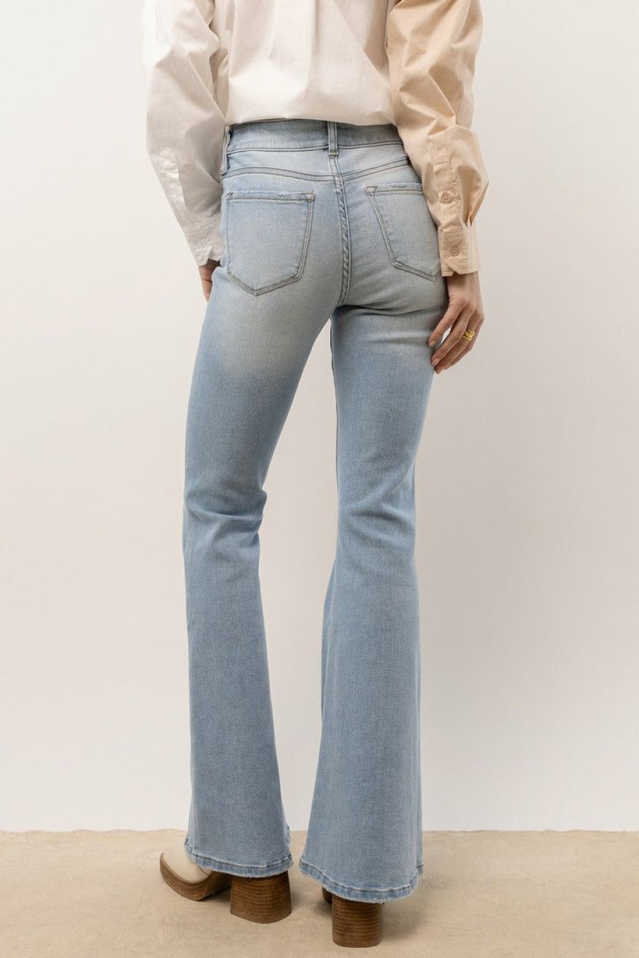 Jeans * | Top 10 Kancan Andria Flared Jeans Final Sale Light Wash