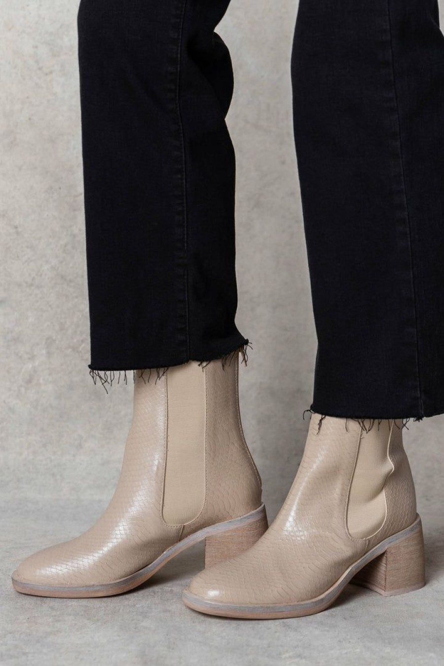 Shoes * | Best Pirce Free Soul/Miracle Mile Olivia Ankle Boots In New Arrivals Beige