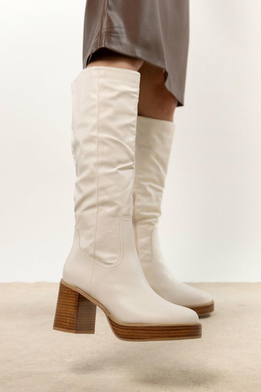 Shoes * | Coupon Free Soul/Miracle Mile Shoes Juniper Boots In White