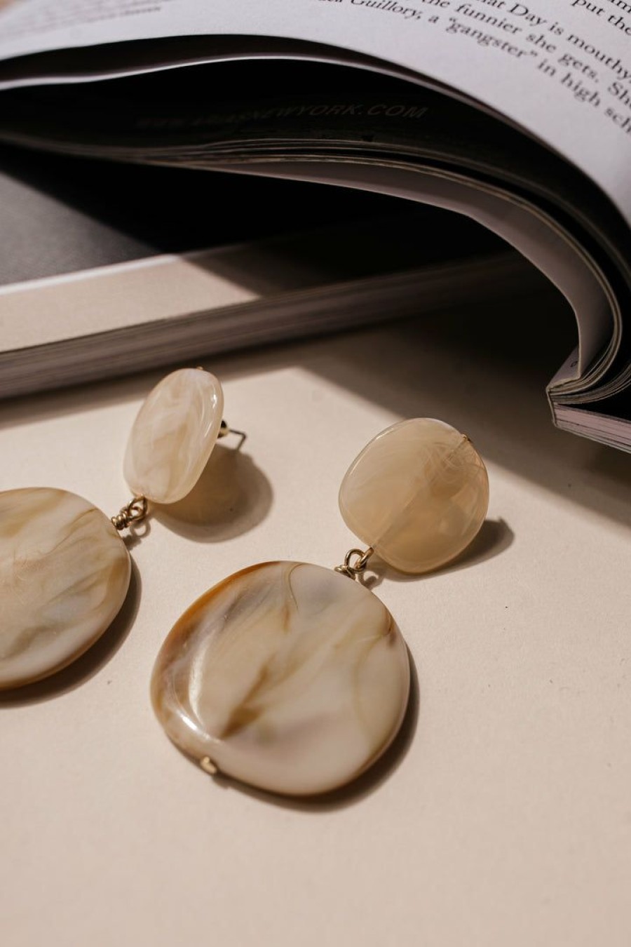 Jewelry * | Cheapest La Radiant Val Jean Global Alyosha Drop Earrings In Final Sale Ivory