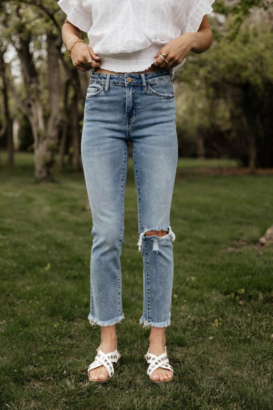 Jeans * | Best Reviews Of Plastic Vervet Jeanne Distressed Jeans Final Sale Medium Wash