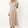 Dresses * | Discount See And Be Seen Ivey Shimmer Midi Dress In Gold