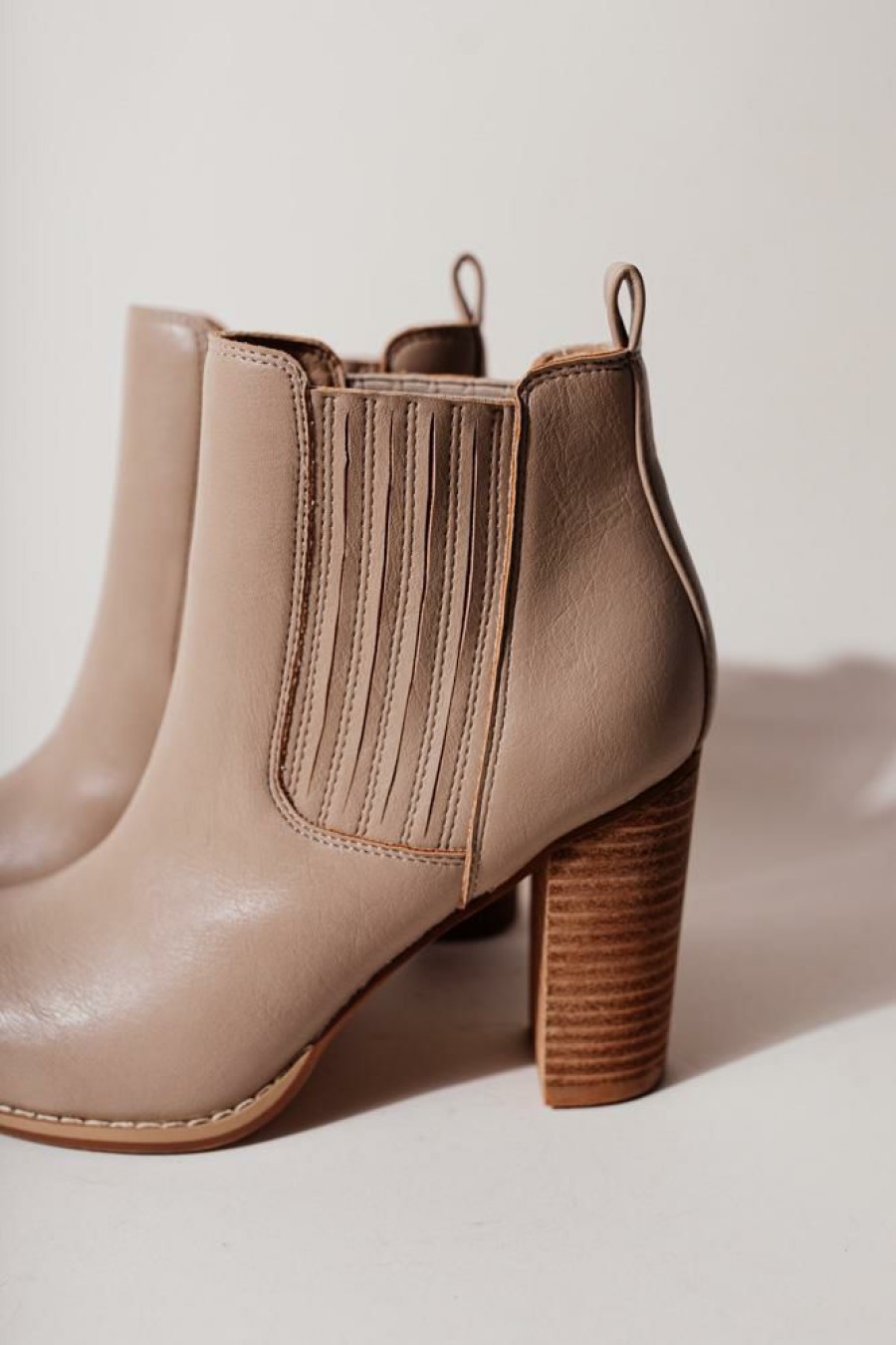 Shoes * | Best Sale Free Soul/Miracle Mile Shoes Finley Heeled Boots In Final Sale Taupe