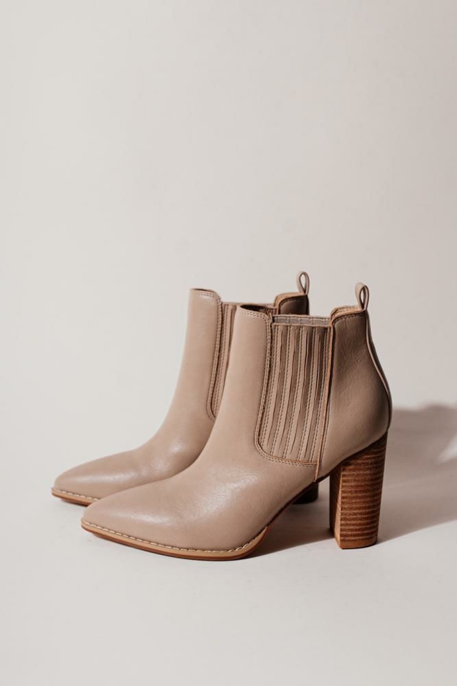 Shoes * | Best Sale Free Soul/Miracle Mile Shoes Finley Heeled Boots In Final Sale Taupe