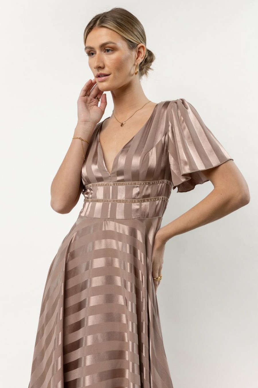 Dresses * | Top 10 Ricarica Rylee Maxi Dress In Mauve