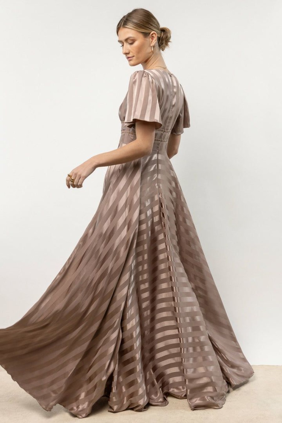 Dresses * | Top 10 Ricarica Rylee Maxi Dress In Mauve