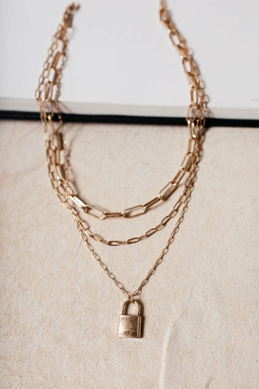 Jewelry * | Coupon Joyful Jewelry Neila Lock Chain Necklace Gold