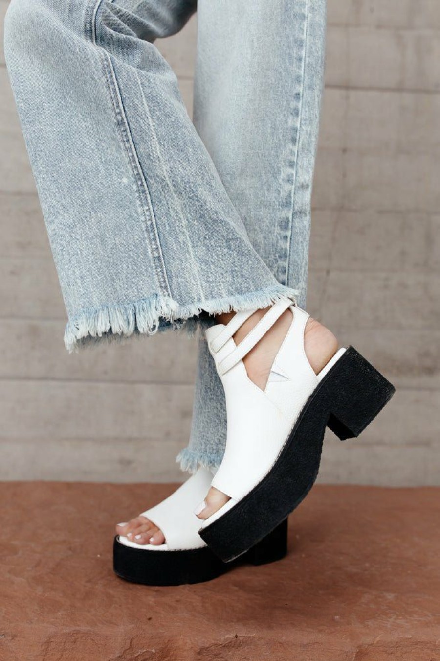 Shoes * | Buy Free Soul/Miracle Mile Alejandra Heeled Sandals In Shoes White