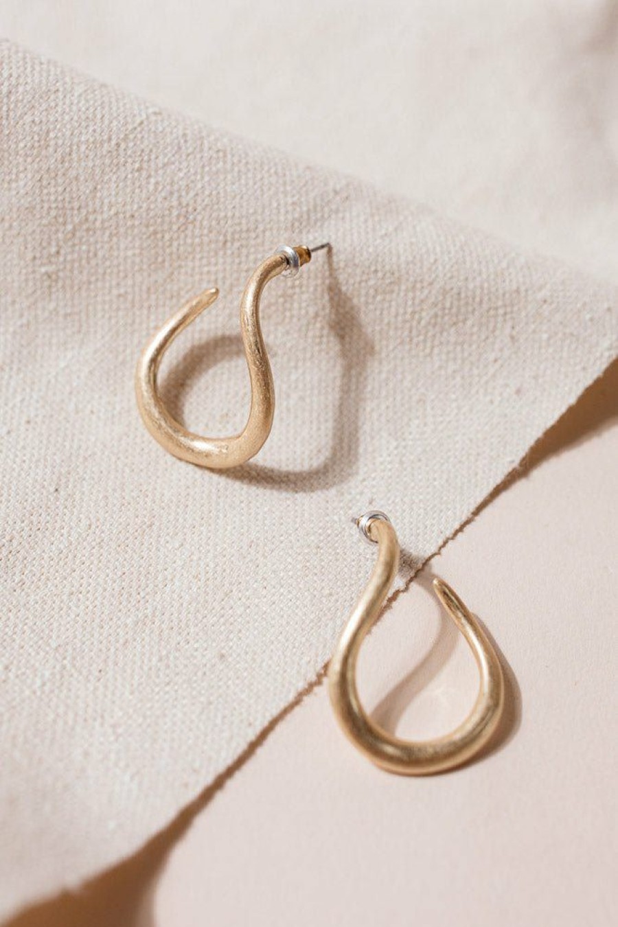 Jewelry * | Cheapest Joyful Jewelry Amanda Hoop Earrings In Gold