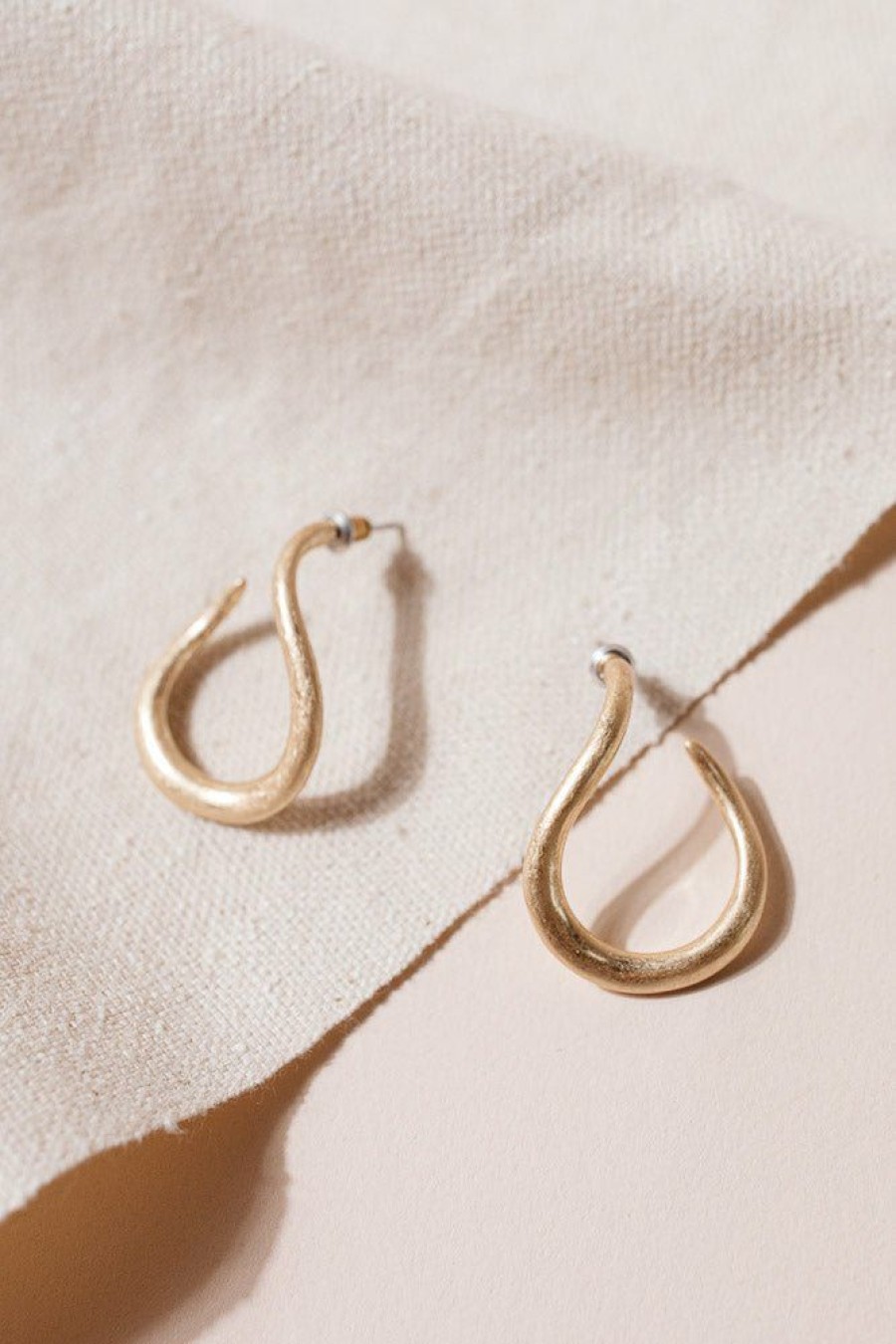 Jewelry * | Cheapest Joyful Jewelry Amanda Hoop Earrings In Gold