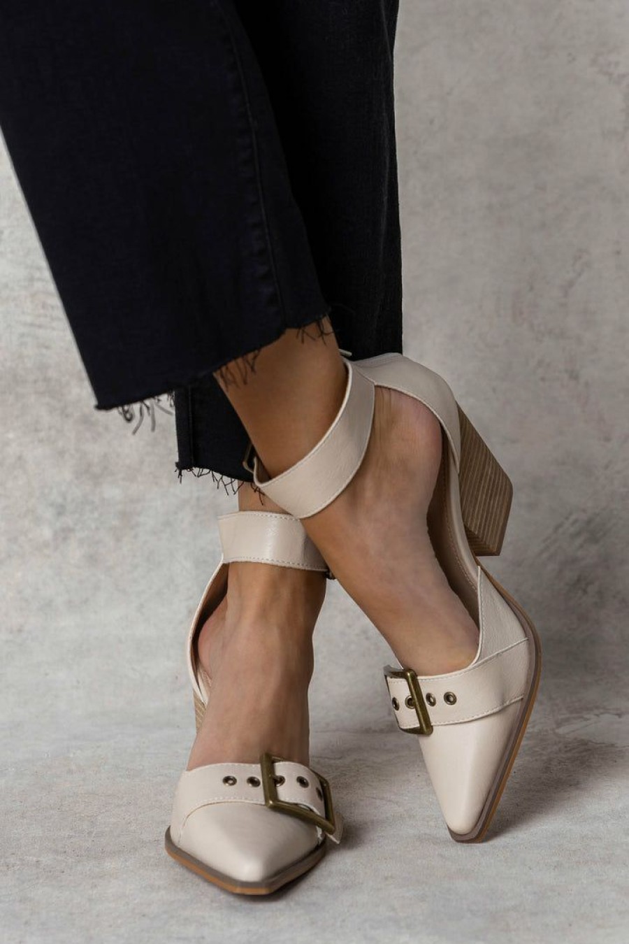 Shoes * | Hot Sale Free Soul/Miracle Mile Rachel Buckle Heels In Shoes Beige